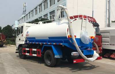 高效環(huán)保服務衛(wèi)生 桂林李總喜提東風特商吸糞車